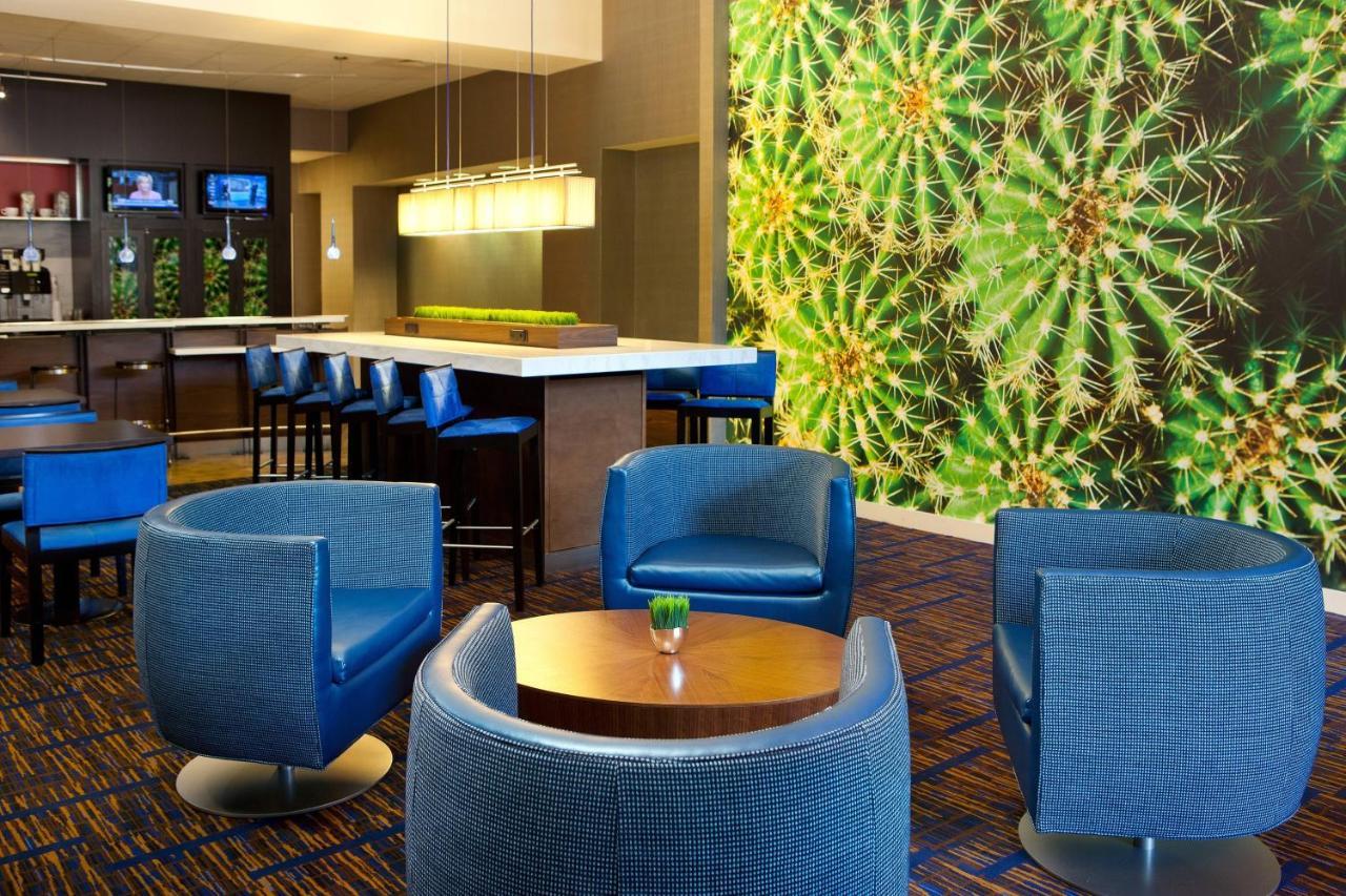 Courtyard Houston Downtown Convention Center Hotel Екстериор снимка