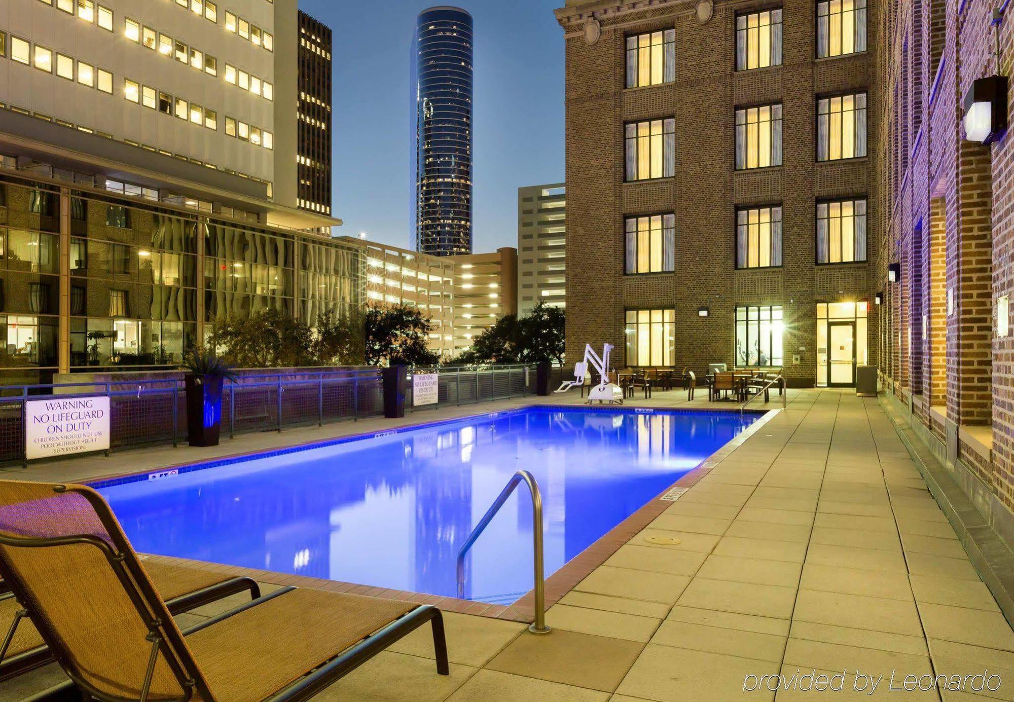 Courtyard Houston Downtown Convention Center Hotel Екстериор снимка